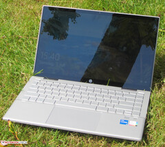 The 2022 HP Pavilion x360 weighs the same 1.52 kg (3.35 lbs) as the 2021 model. (Source: Notebookcheck)