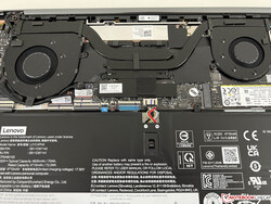 Two fans and two heat pipes make up the cooling system.