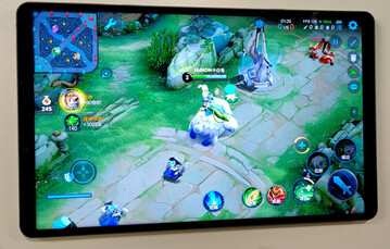 Legion Y700 full-screen gaming. (Image source: Lenovo/Weibo)