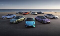 A collection of electric Xiaomi SU7 sedans (Image source: Xiaomi)