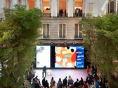 Champs-Élysées Apple store Forum area (Source: Apple Newsroom)
