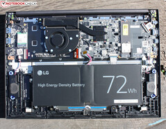 LG Ultra PC 16 (2022): heavier standard battery, typical plastic chassis