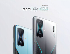 The Redmi K50 Gaming and its Mercedes-AMG Petronas F1 Team Edition counterpart. (Image source: Xiaomi)