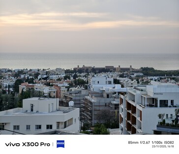 Vivo X300 Pro 12 MP 85 mm telephoto.