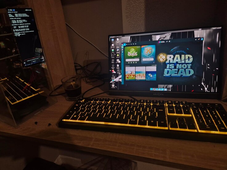 The modded Z70 Ultra, running XFCE4 desktop