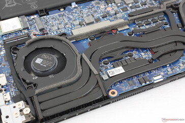 Cooling solution consists of twin ~50 mm fans and three copper heat pipes