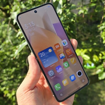 Xiaomi Mix Flip smartphone review