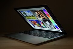 The MacBook Air M1 has dropped back to its lowest price to date on Best Buy (Image: Notebookcheck)