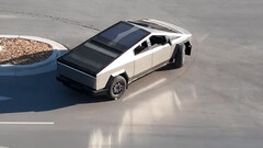 Cybertruck's rear wheel steering comes in handy at U-turns  (image: Joe Tegtmeyer)