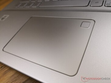 Fingerprint reader is inconveniently on the Precision clickpad (10.5 x 7.5 cm). Feedback is light and travel is shallow