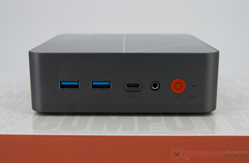 Ninkear L20 - Connections on the front