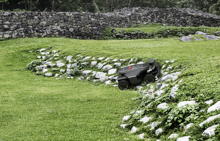 Segway’s Navimow X4 robot lawn mower