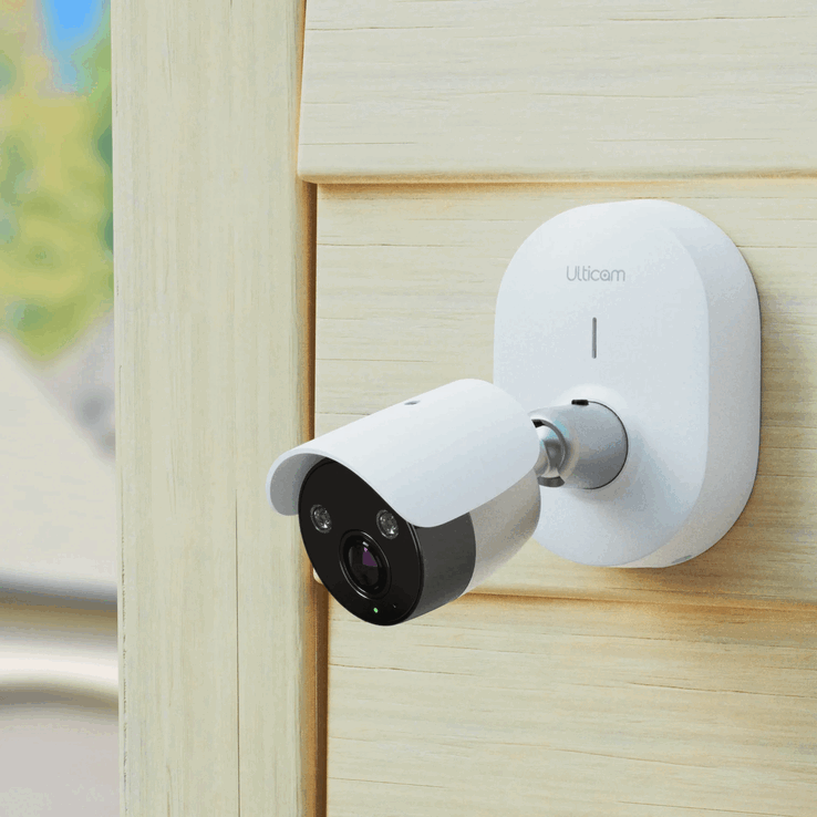 The Ulticam IQ V2 security camera has an integrated siren and spotlight (Image source: Xthings)