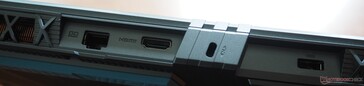 MSI Vector 16 HX AI ports on the rear side. (Image source: Notebookcheck)