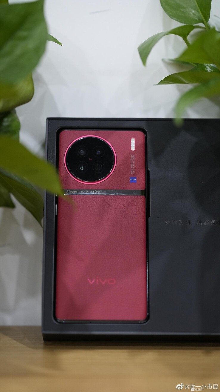Vivo X90 hands-on image (image via Weibo)