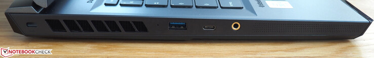 Left side: Kensington lock, USB-A 3.1 Gen 2, USB-C 3.2 Gen 2x2, 3.5 mm jack