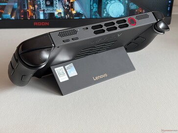 Top: volume buttons, USB-C 4.0 (40 GBit/s, DisplayPort, Power Delivery), power button