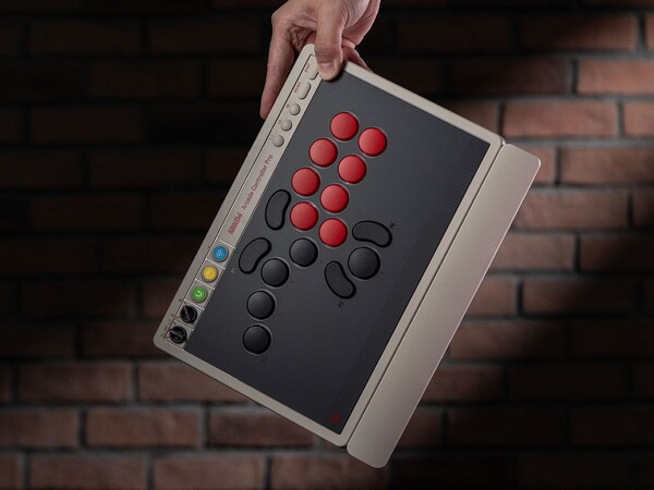 The 8BitDo Arcade Controller Pro has a magnetic wrist rest.