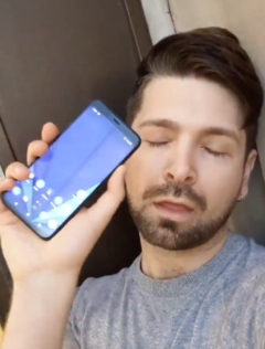 The Pixel 4 can be unlocked even with your eyes closed. (Image source: @thisisFoxx)