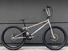 The Chimera BMX e-bike can reach 30 mph (~48 kph) in 4.5 seconds. (Image source: Chimera)