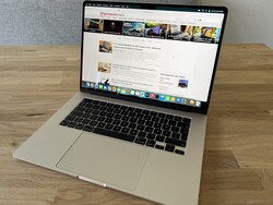 In review: Apple Macbook Air 15 M2. Test device provided by Apple Germany.