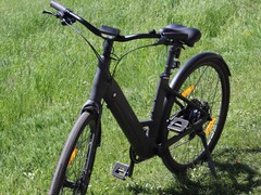 The Urtopia Carbon 1 ST also makes a strong impression as a smart bike