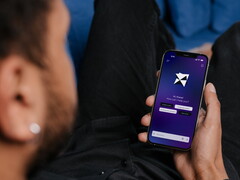 eustella an a smartphone