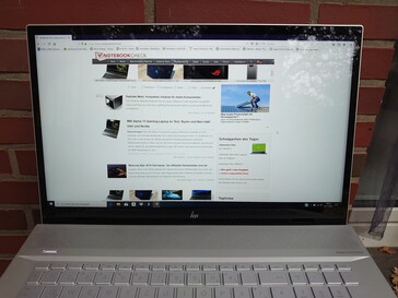 Using the HP Envy 17 outside