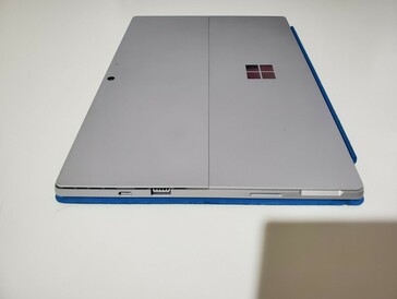 Surface Pro 8 engineering sample. (Image Source: eBay)