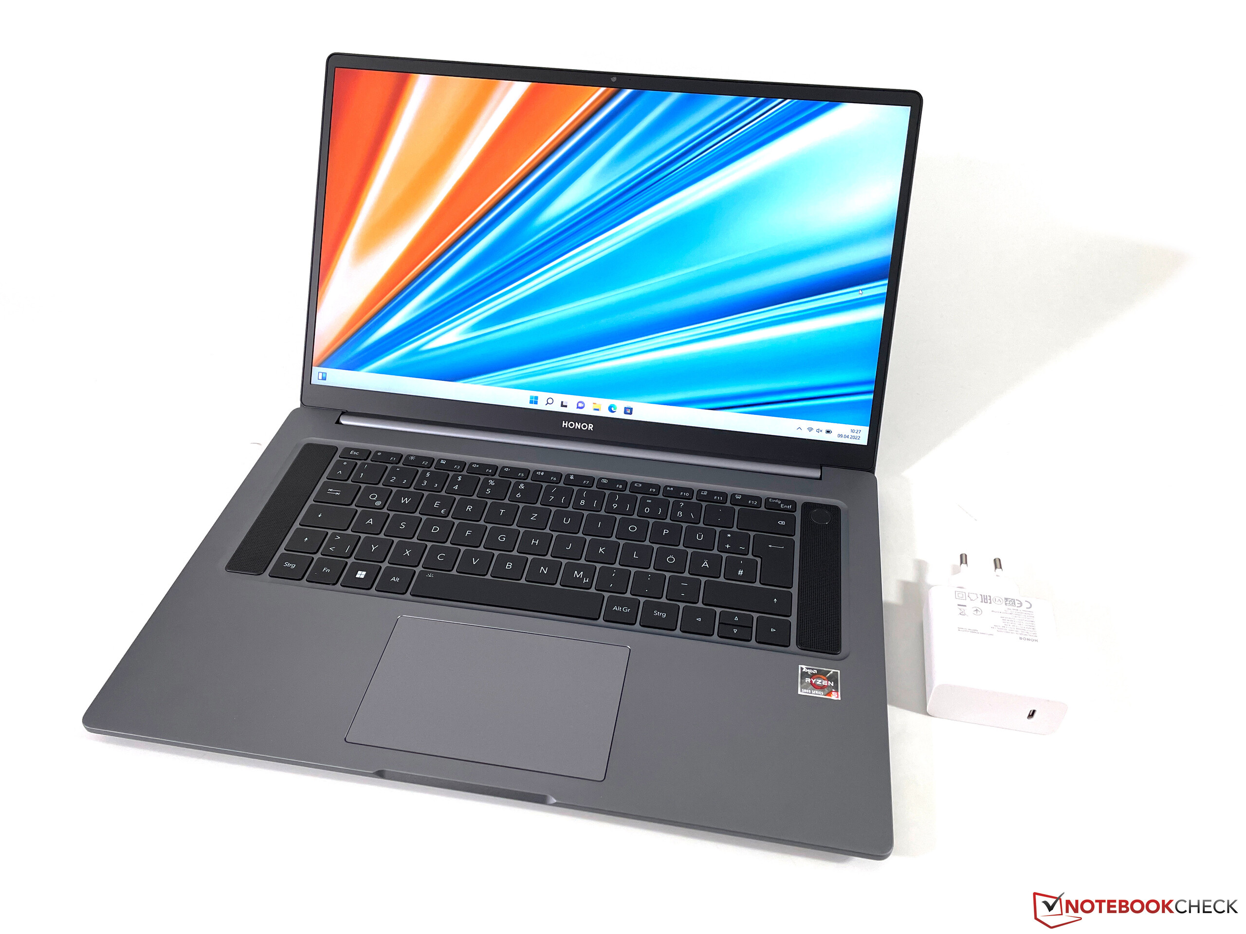 Honor MagicBook 16 (2022) review: a reasonably priced laptop with a big  screen