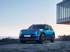 The Kia EV9 electric SUV supports 800V fast charging. (Image source: Kia)