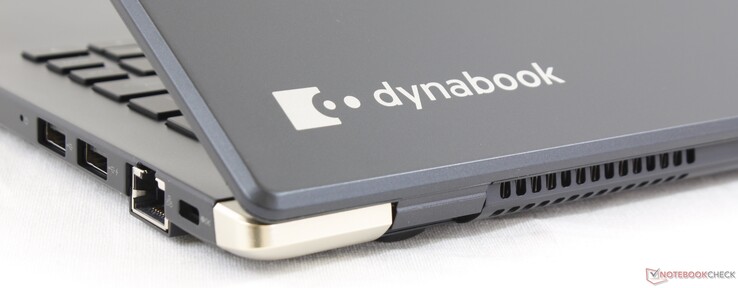 Dynabook Portege X30L-G Laptop Review: A New Lightweight Benchmark 