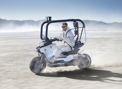 The BMW Vision CE 01 claims to replace helmets and protective gear with the trusty seatbelt and roll-cage (Image source: BMW)