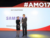 Samsung representative receives the "Best Smartphone" award at AMO 17 for the Galaxy S8 flagship