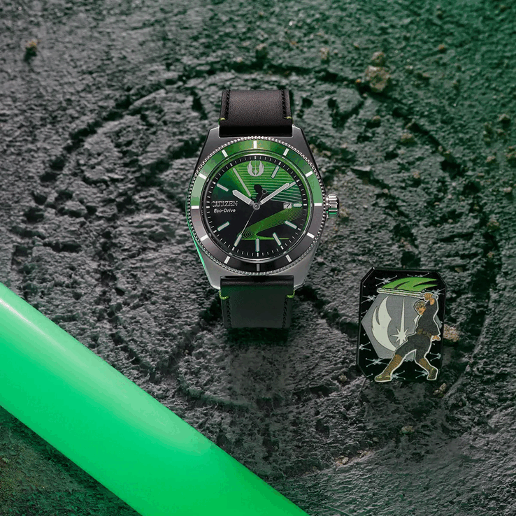 A green glow-in-the-dark lightsaber doubles as the 11 o’clock marker, below the Rebel Alliance starbird at 12.