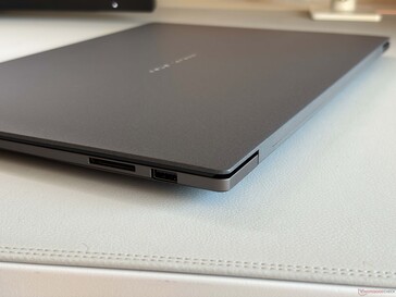 Asus Zenbook S16 (2026) ports on the right side.