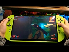 Close-up of a DIY RTX 4090-powered handheld gaming PC, running Cyberpunk 2077. (Image source: Qīngchén DIY on bilibili)