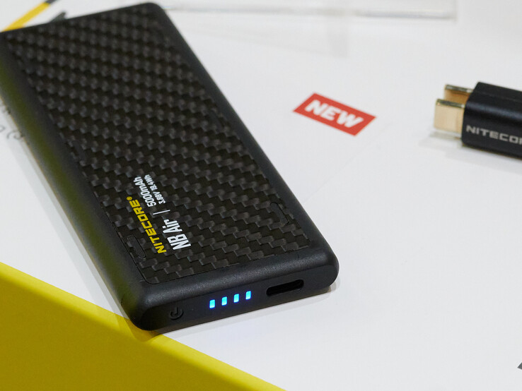 The charge indicator on the NB Air power bank (Image source: Andreas Sebayang/Notebookcheck.com)