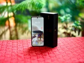 The Motorola Razr 70 offers two very bright displays.