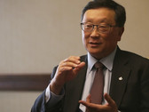 BlackBerry CEO John Chen talks about two new Android handsets coming in 2016