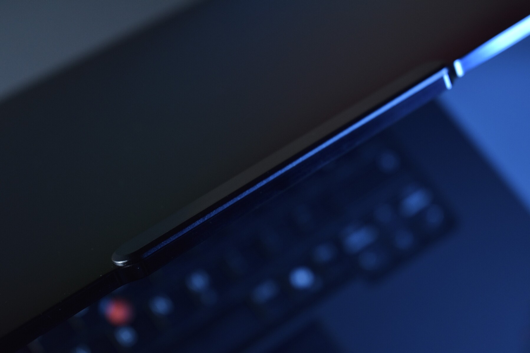 Lenovo ThinkPad P1 G7: Alu lid & camera bump