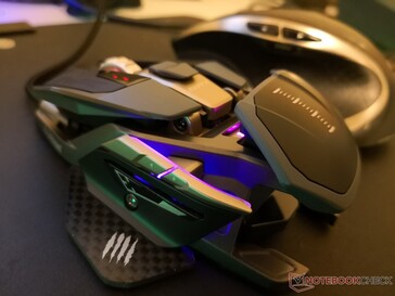 Two RGB lights can set to different colors via the Mad Catz software