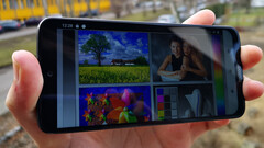 Using the Moto G7 Plus outdoors at maximum brightness