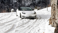 Teslas&#039; range decreases the least during winter (image: Severin Demchuk/Unsplash)