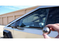 Does Tesla Cybertruck fail again in the test with the steel balls? (Image: TechRax / Youtube)