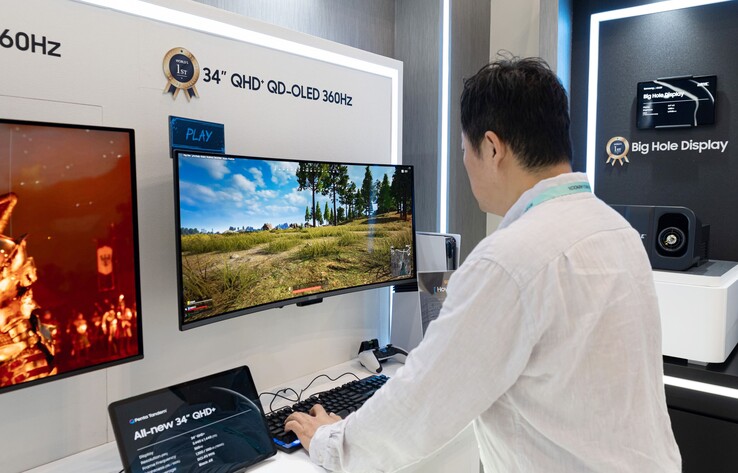 Samsung also showed two QD-OLED monitor panels at 360Hz: a 31.5-inch 4K panel and a 34-inch 21:9 ultrawide panel.