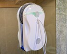 Windows, mirrors, doors - Testing the Hutt 10 window-cleaning robot