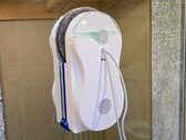 Wipes and polishes windows and mirrors - We tested the Hutt 10