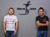 Vincenzo and Giacomo Barbato with their 'Steve Jobs' brand. (Source: Business Insider Italia)