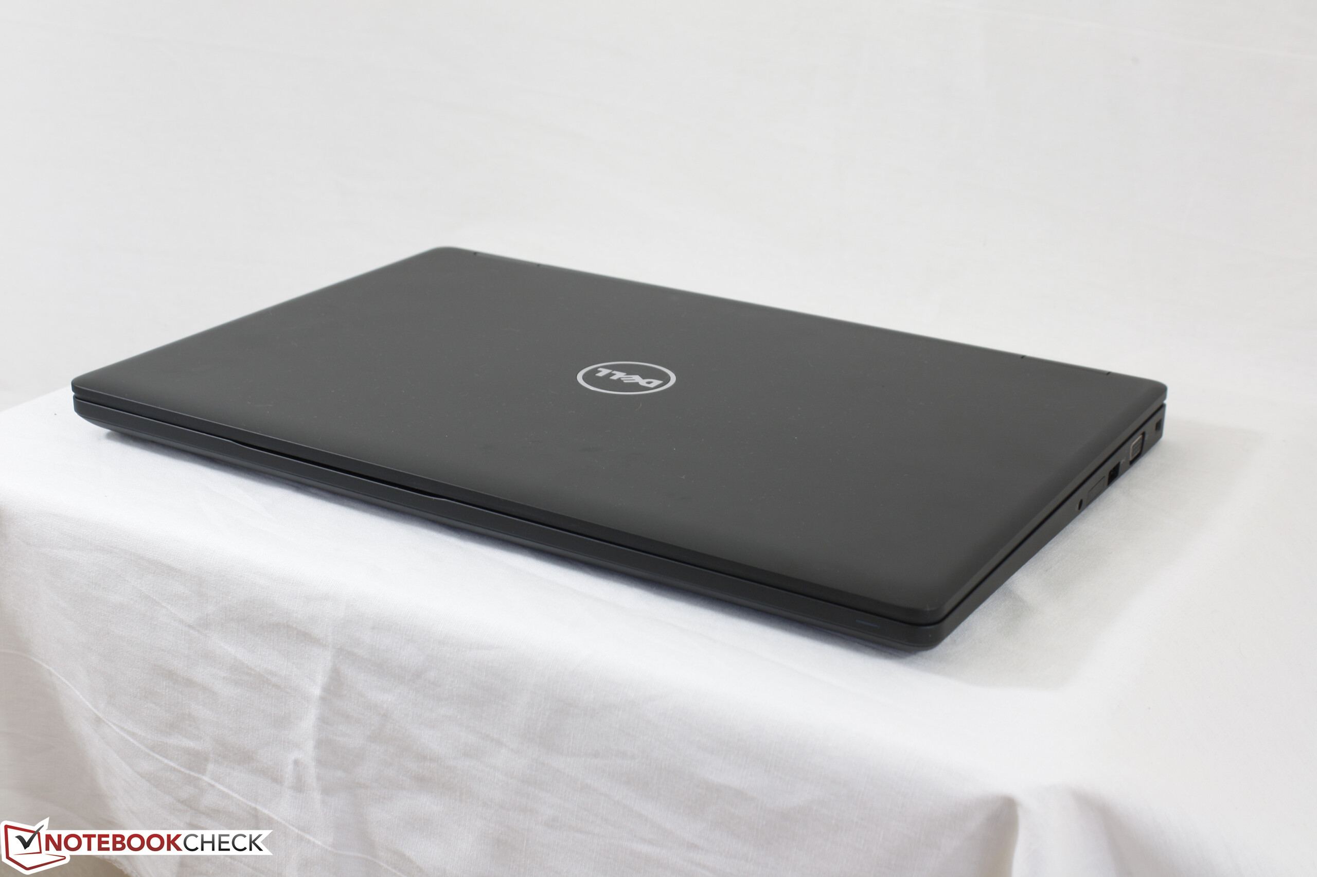 Dell Precision 3520 (i7-7820HQ, M620M) Workstation Review 